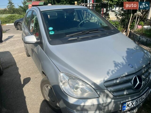 Сірий Мерседес Б-клас, об'ємом двигуна 0 л та пробігом 208 тис. км за 6000 $, фото 1 на Automoto.ua