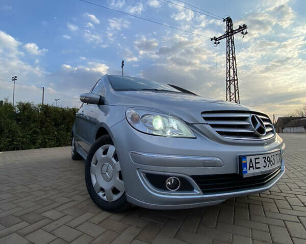 Серый Мерседес Б-класс, объемом двигателя 2 л и пробегом 202 тыс. км за 7100 $, фото 1 на Automoto.ua