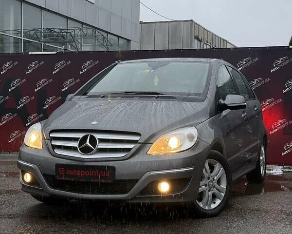 Серый Мерседес Б-класс, объемом двигателя 2 л и пробегом 211 тыс. км за 8500 $, фото 1 на Automoto.ua