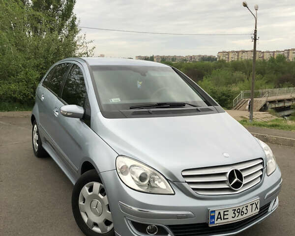 Серый Мерседес Б-класс, объемом двигателя 2 л и пробегом 191 тыс. км за 7049 $, фото 1 на Automoto.ua
