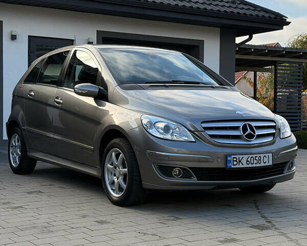 Серый Мерседес Б-класс, объемом двигателя 1.99 л и пробегом 288 тыс. км за 7000 $, фото 1 на Automoto.ua