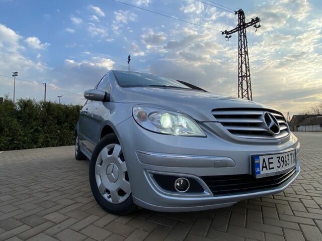 Серый Мерседес Б-класс, объемом двигателя 2 л и пробегом 213 тыс. км за 7250 $, фото 1 на Automoto.ua