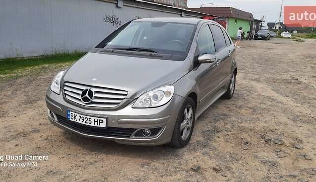 Серый Мерседес Б-класс, объемом двигателя 1.99 л и пробегом 281 тыс. км за 6600 $, фото 1 на Automoto.ua
