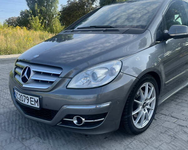 Серый Мерседес Б-класс, объемом двигателя 2 л и пробегом 195 тыс. км за 8300 $, фото 1 на Automoto.ua