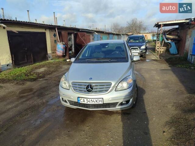 Серый Мерседес Б-класс, объемом двигателя 1.5 л и пробегом 208 тыс. км за 4500 $, фото 1 на Automoto.ua
