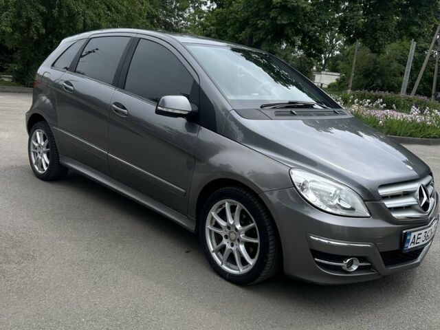 Сірий Мерседес Б-клас, об'ємом двигуна 2 л та пробігом 212 тис. км за 8000 $, фото 1 на Automoto.ua