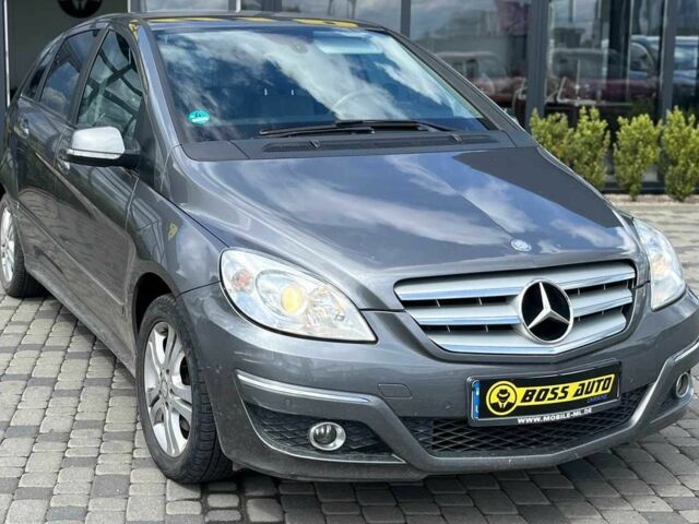 Серый Мерседес Б-класс, объемом двигателя 2 л и пробегом 225 тыс. км за 8800 $, фото 1 на Automoto.ua