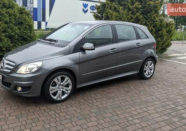 Серый Мерседес Б-класс, объемом двигателя 2 л и пробегом 155 тыс. км за 7800 $, фото 1 на Automoto.ua