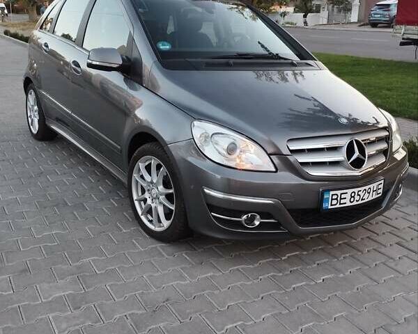 Серый Мерседес Б-класс, объемом двигателя 1.7 л и пробегом 213 тыс. км за 8500 $, фото 1 на Automoto.ua