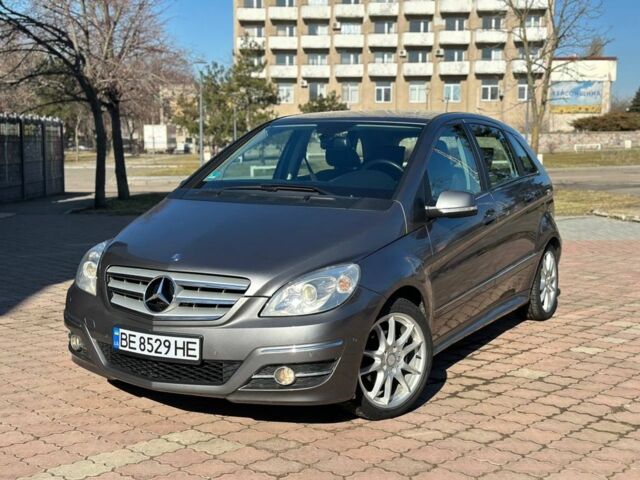 Серый Мерседес Б-класс, объемом двигателя 1.7 л и пробегом 213 тыс. км за 8499 $, фото 1 на Automoto.ua