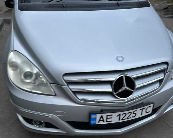 Сірий Мерседес Б-клас, об'ємом двигуна 1.7 л та пробігом 204 тис. км за 9000 $, фото 1 на Automoto.ua