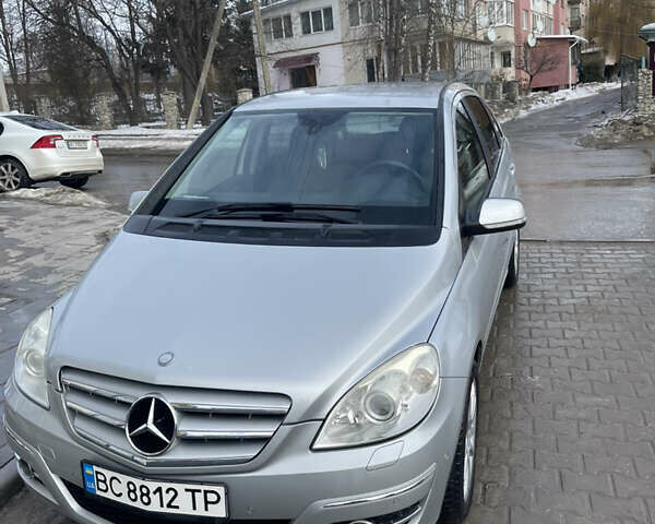 Сірий Мерседес Б-клас, об'ємом двигуна 2 л та пробігом 104 тис. км за 10300 $, фото 1 на Automoto.ua