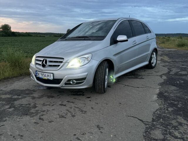 Серый Мерседес Б-класс, объемом двигателя 1.7 л и пробегом 215 тыс. км за 8200 $, фото 1 на Automoto.ua