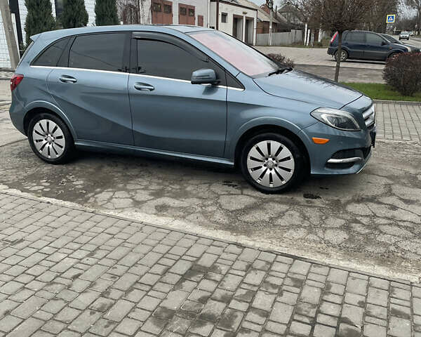 Серый Мерседес Б-класс, объемом двигателя 0 л и пробегом 164 тыс. км за 8500 $, фото 1 на Automoto.ua