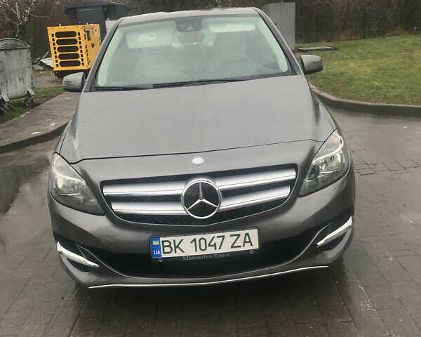 Сірий Мерседес Б-клас, об'ємом двигуна 0 л та пробігом 114 тис. км за 8400 $, фото 1 на Automoto.ua
