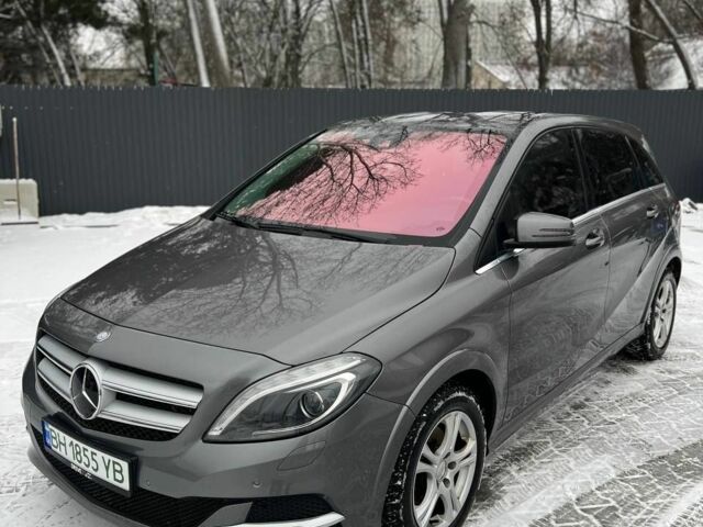 Сірий Мерседес Б-клас, об'ємом двигуна 0 л та пробігом 106 тис. км за 10000 $, фото 1 на Automoto.ua