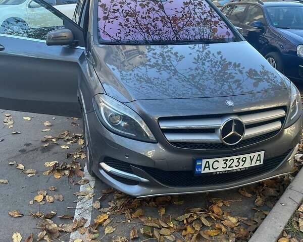 Серый Мерседес Б-класс, объемом двигателя 0 л и пробегом 154 тыс. км за 9700 $, фото 1 на Automoto.ua