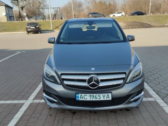 Сірий Мерседес Б-клас, об'ємом двигуна 0 л та пробігом 128 тис. км за 9500 $, фото 1 на Automoto.ua