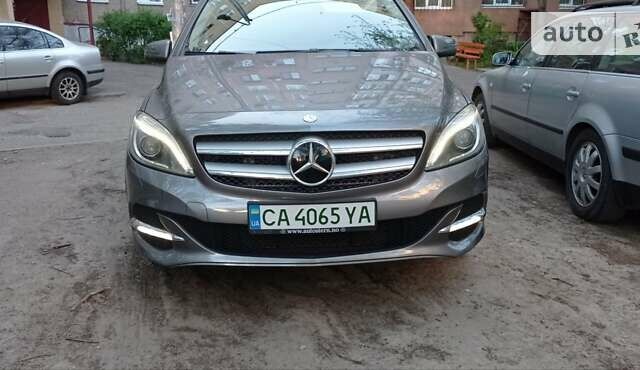 Сірий Мерседес Б-клас, об'ємом двигуна 0 л та пробігом 100 тис. км за 11500 $, фото 1 на Automoto.ua