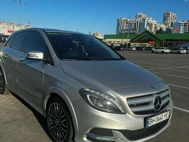 Сірий Мерседес Б-клас, об'ємом двигуна 0 л та пробігом 135 тис. км за 10999 $, фото 1 на Automoto.ua