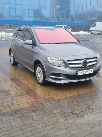 Сірий Мерседес Б-клас, об'ємом двигуна 0 л та пробігом 176 тис. км за 9999 $, фото 1 на Automoto.ua