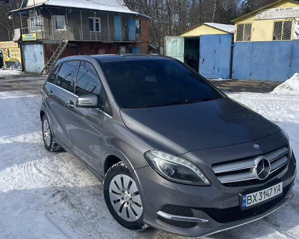 Сірий Мерседес Б-клас, об'ємом двигуна 0 л та пробігом 125 тис. км за 11000 $, фото 1 на Automoto.ua