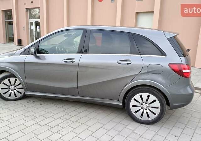 Сірий Мерседес Б-клас, об'ємом двигуна 0 л та пробігом 140 тис. км за 11300 $, фото 1 на Automoto.ua