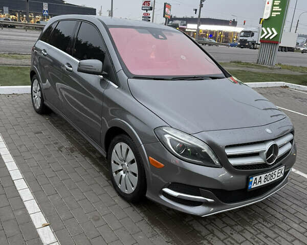 Серый Мерседес Б-класс, объемом двигателя 0 л и пробегом 140 тыс. км за 8500 $, фото 1 на Automoto.ua