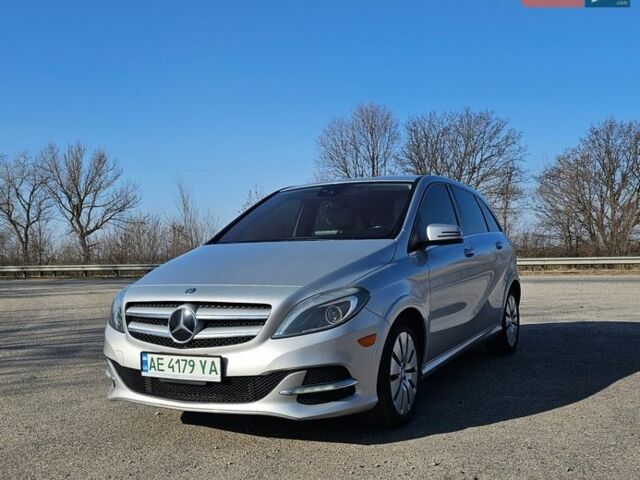 Серый Мерседес Б-класс, объемом двигателя 0 л и пробегом 147 тыс. км за 11000 $, фото 1 на Automoto.ua