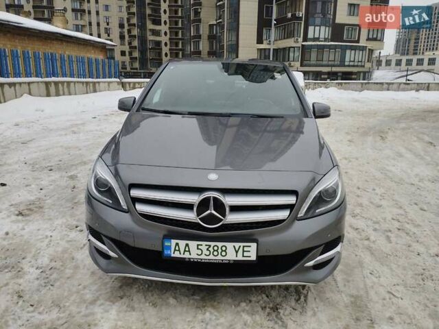 Сірий Мерседес Б-клас, об'ємом двигуна 0 л та пробігом 106 тис. км за 8900 $, фото 1 на Automoto.ua