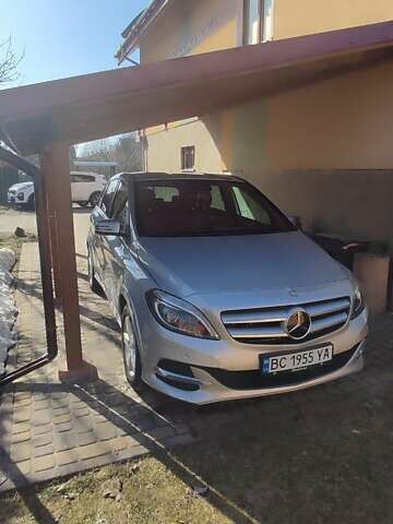 Сірий Мерседес Б-клас, об'ємом двигуна 0 л та пробігом 85 тис. км за 12000 $, фото 1 на Automoto.ua