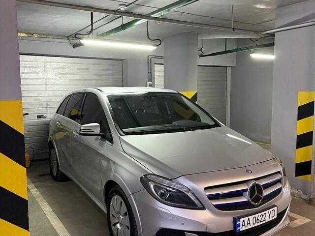 Сірий Мерседес Б-клас, об'ємом двигуна 0 л та пробігом 101 тис. км за 11500 $, фото 1 на Automoto.ua