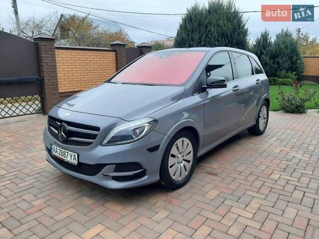Серый Мерседес Б-класс, объемом двигателя 0 л и пробегом 181 тыс. км за 8500 $, фото 1 на Automoto.ua