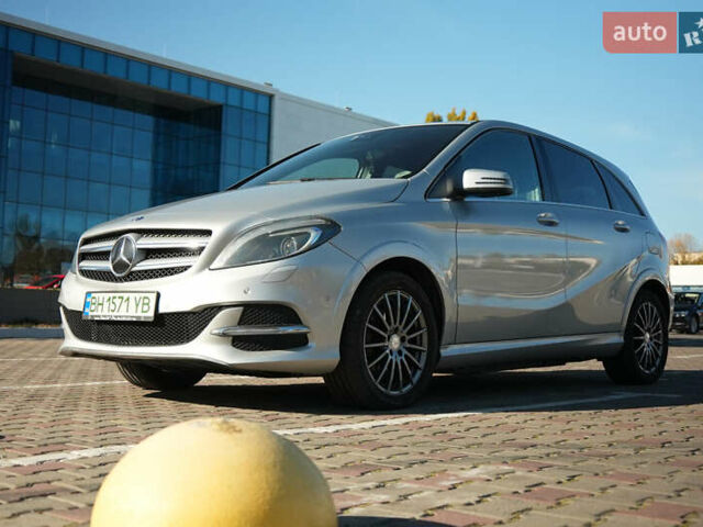 Серый Мерседес Б-класс, объемом двигателя 0 л и пробегом 185 тыс. км за 10200 $, фото 1 на Automoto.ua