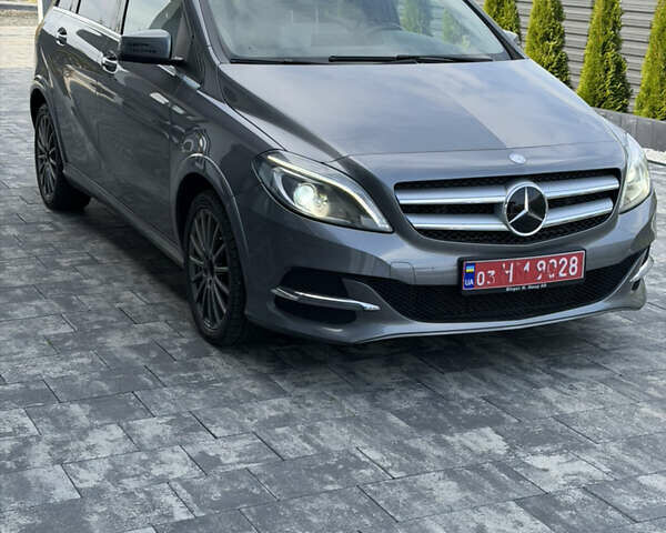 Сірий Мерседес Б-клас, об'ємом двигуна 0 л та пробігом 115 тис. км за 9450 $, фото 1 на Automoto.ua