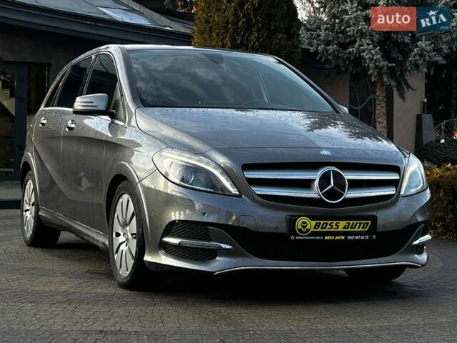 Серый Мерседес Б-класс, объемом двигателя 0 л и пробегом 136 тыс. км за 10800 $, фото 1 на Automoto.ua