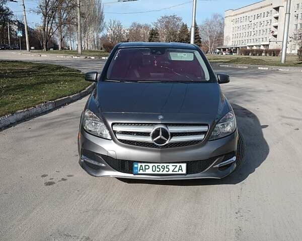 Серый Мерседес Б-класс, объемом двигателя 0 л и пробегом 102 тыс. км за 10999 $, фото 1 на Automoto.ua