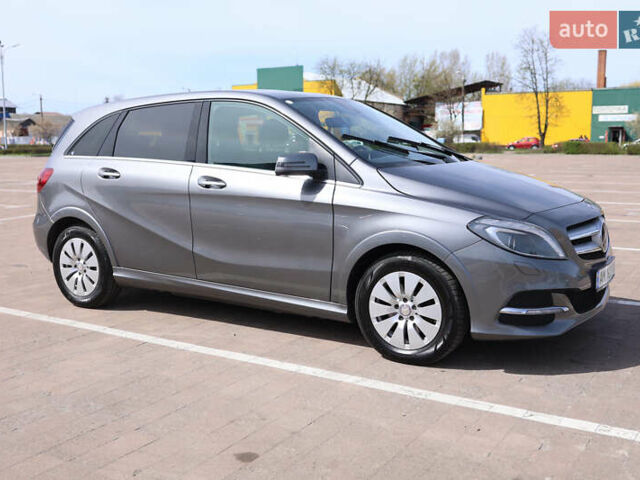 Серый Мерседес Б-класс, объемом двигателя 0 л и пробегом 128 тыс. км за 10499 $, фото 1 на Automoto.ua