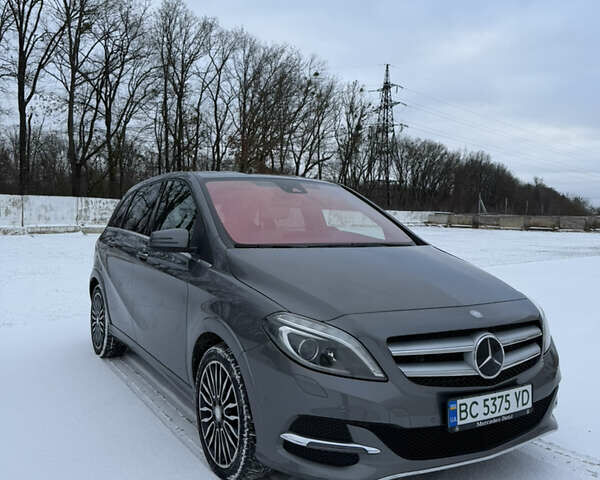 Серый Мерседес Б-класс, объемом двигателя 0 л и пробегом 92 тыс. км за 10800 $, фото 1 на Automoto.ua