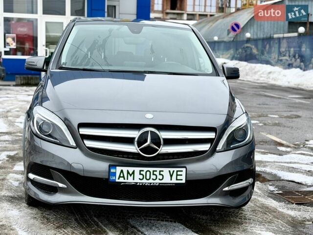 Сірий Мерседес Б-клас, об'ємом двигуна 0 л та пробігом 140 тис. км за 9500 $, фото 1 на Automoto.ua