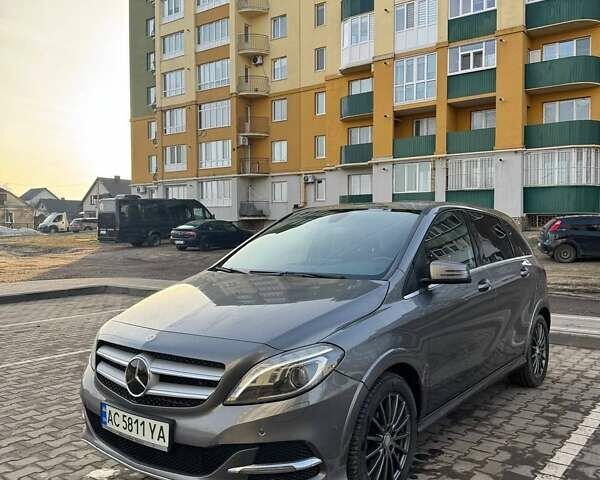 Сірий Мерседес Б-клас, об'ємом двигуна 0 л та пробігом 110 тис. км за 10400 $, фото 1 на Automoto.ua