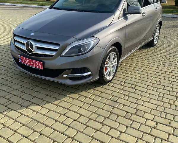Сірий Мерседес Б-клас, об'ємом двигуна 0 л та пробігом 170 тис. км за 10500 $, фото 1 на Automoto.ua