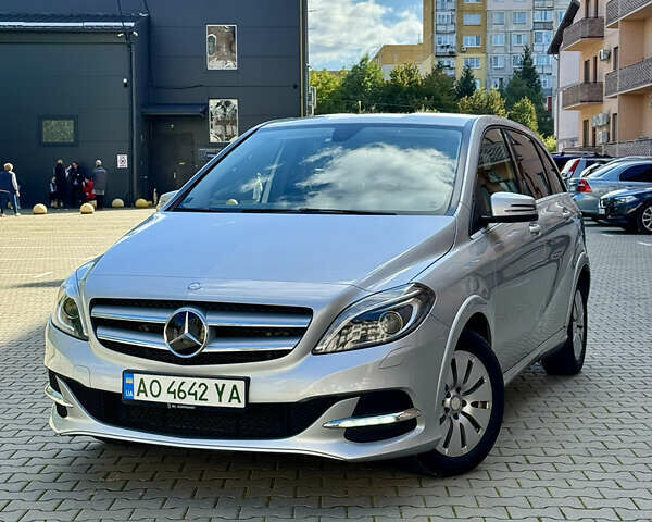 Сірий Мерседес Б-клас, об'ємом двигуна 0 л та пробігом 76 тис. км за 10700 $, фото 1 на Automoto.ua