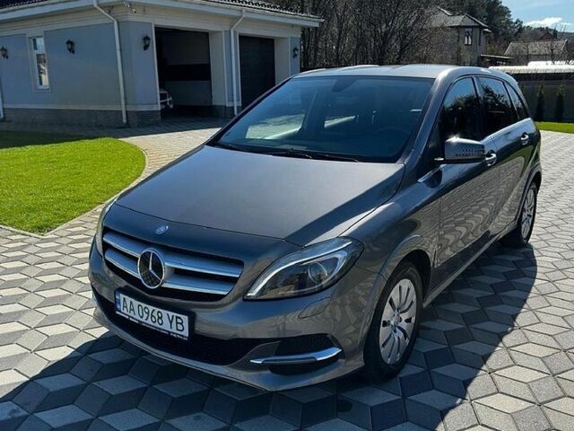 Сірий Мерседес Б-клас, об'ємом двигуна 0 л та пробігом 65 тис. км за 12300 $, фото 1 на Automoto.ua