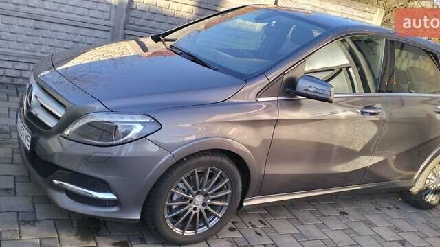 Сірий Мерседес Б-клас, об'ємом двигуна 0 л та пробігом 136 тис. км за 12800 $, фото 1 на Automoto.ua