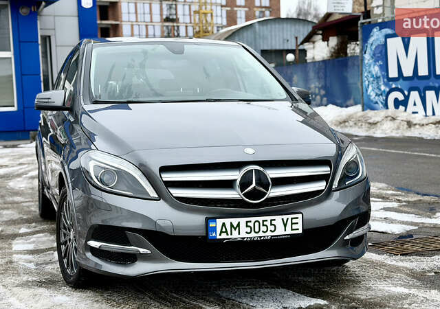 Сірий Мерседес Б-клас, об'ємом двигуна 0 л та пробігом 139 тис. км за 9000 $, фото 1 на Automoto.ua