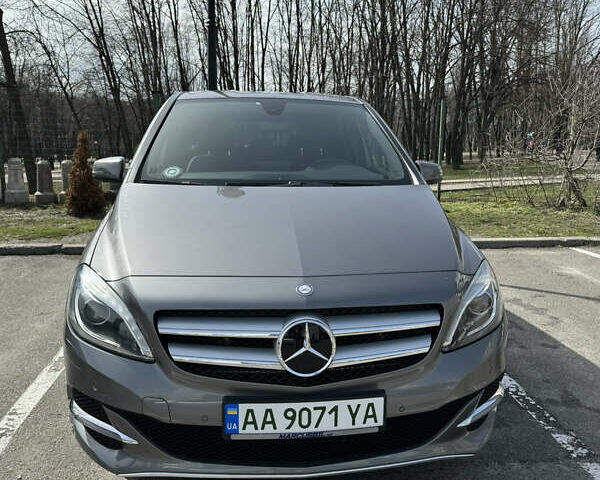 Сірий Мерседес Б-клас, об'ємом двигуна 0 л та пробігом 90 тис. км за 13999 $, фото 1 на Automoto.ua