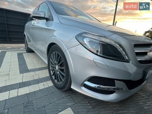 Серый Мерседес Б-класс, объемом двигателя 0 л и пробегом 139 тыс. км за 11500 $, фото 1 на Automoto.ua