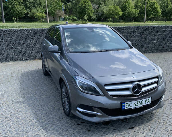 Серый Мерседес Б-класс, объемом двигателя 0 л и пробегом 112 тыс. км за 10300 $, фото 1 на Automoto.ua