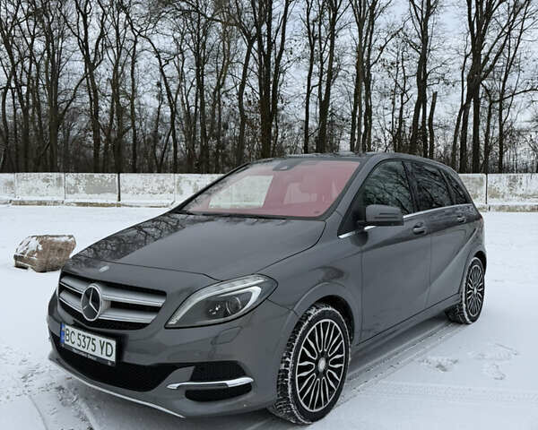Серый Мерседес Б-класс, объемом двигателя 0 л и пробегом 92 тыс. км за 10800 $, фото 1 на Automoto.ua